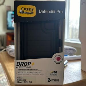 Otter box defender pro for Samsung galaxy S21 + 5G